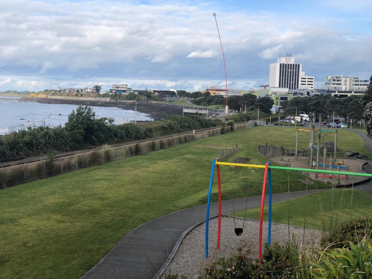 Luxury Home Next To Ocean And Walkway New Plymouth Esterno foto